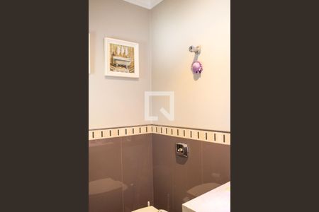 Casa à venda com 285m², 4 quartos e 4 vagasBanheiro 