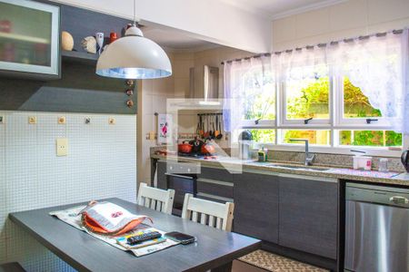 Casa à venda com 285m², 4 quartos e 4 vagasCozinha