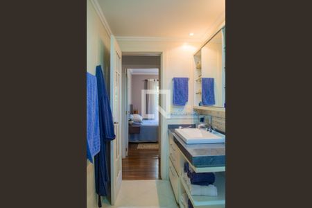 Casa à venda com 285m², 4 quartos e 4 vagasBanheiro 