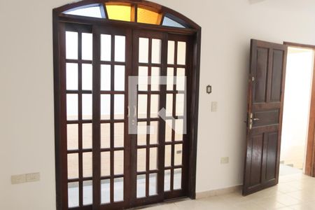 Sala de casa para alugar com 1 quarto, 60m² em Centro, Embu das Artes