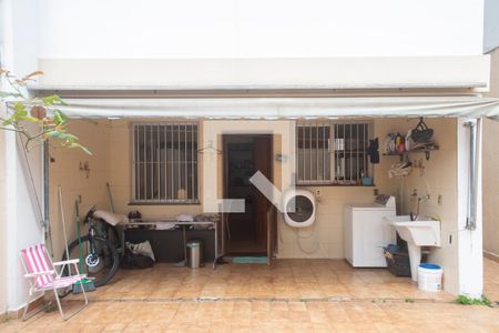 Casa à venda com 250m², 3 quartos e 5 vagas Casa à venda com 250m², 3 quartos e 5 vagasÁrea de Serviço