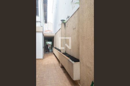 Casa à venda com 250m², 3 quartos e 5 vagas Casa à venda com 250m², 3 quartos e 5 vagasLateral