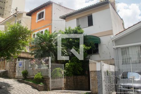 Casa à venda com 250m², 3 quartos e 5 vagas Casa à venda com 250m², 3 quartos e 5 vagasFachada