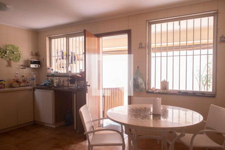 Casa à venda com 250m², 3 quartos e 5 vagas Casa à venda com 250m², 3 quartos e 5 vagasCozinha