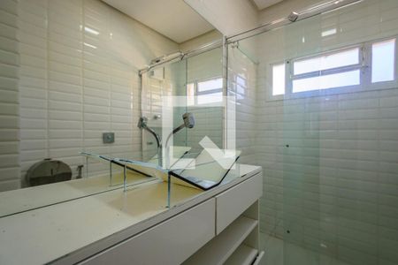 Banheiro de apartamento à venda com 1 quarto, 38m² em Centro Histórico, Porto Alegre