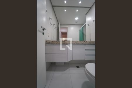 Apartamento à venda com 66m², 2 quartos e 2 vagasBanheiro da Suíte