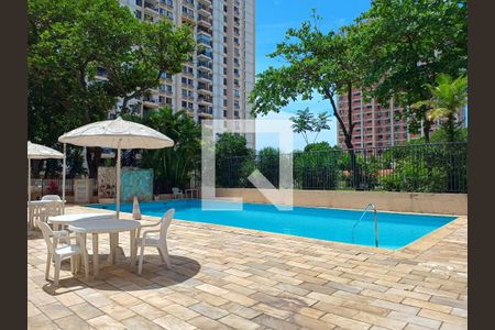 Apartamento à venda com 105m², 3 quartos e 2 vagasÁrea Comum - Piscina