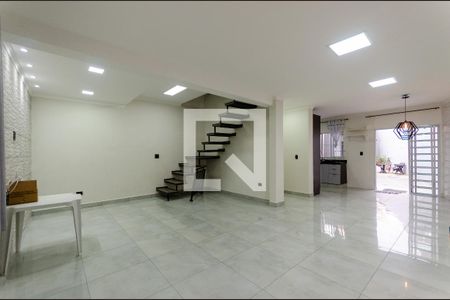 Sala de casa à venda com 3 quartos, 400m² em Piqueri, São Paulo