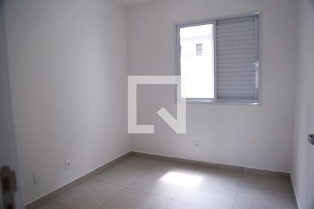 Quarto 2 de apartamento para alugar com 2 quartos, 48m² em Vila Santa Edwiges, São Paulo
