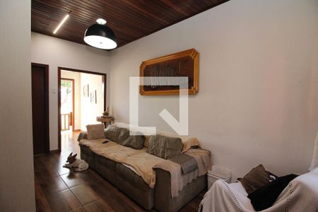 Sala de casa à venda com 4 quartos, 120m² em Medianeira, Porto Alegre
