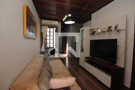 Sala de casa à venda com 4 quartos, 120m² em Medianeira, Porto Alegre