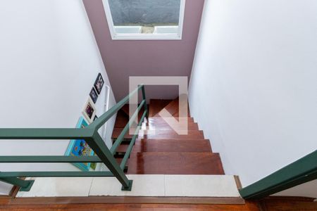 Casa à venda com 250m², 4 quartos e 4 vagasEscada