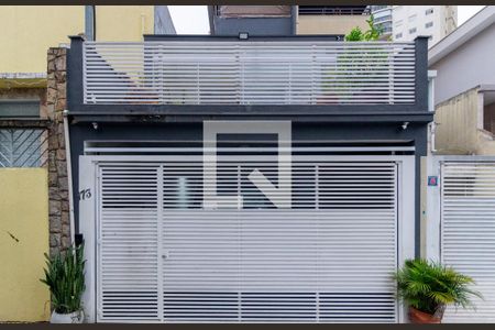 Casa à venda com 250m², 4 quartos e 4 vagasFachada