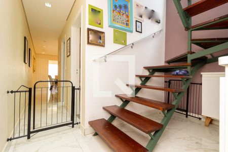 Casa à venda com 250m², 4 quartos e 4 vagasEscada