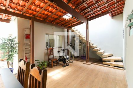 Casa para alugar com 180m², 3 quartos e 4 vagasFundos