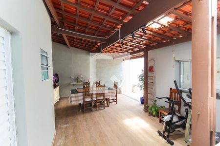 Casa para alugar com 180m², 3 quartos e 4 vagasFundos 