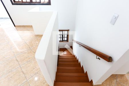 Casa para alugar com 110m², 2 quartos e 1 vaga Casa para alugar com 110m², 2 quartos e 1 vagaEscada