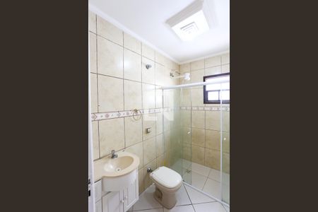 Banheiro de casa para alugar com 2 quartos, 110m² em Jardim Monte Alegre, Taboão da Serra