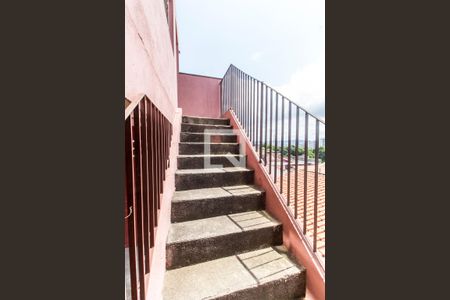 Casa para alugar com 168m², 3 quartos e 2 vagas Casa para alugar com 168m², 3 quartos e 2 vagasEscada