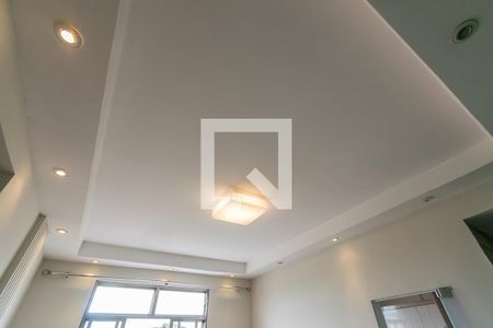 Sala - Detalhe das luminárias de apartamento à venda com 2 quartos, 60m² em Braz de Pina, Rio de Janeiro