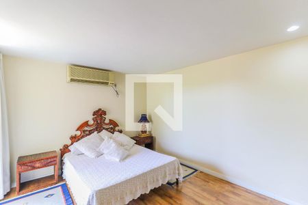 Casa à venda com 800m², 5 quartos e 8 vagasSuíte 2