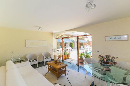 Casa à venda com 800m², 5 quartos e 8 vagasArea comum Salão