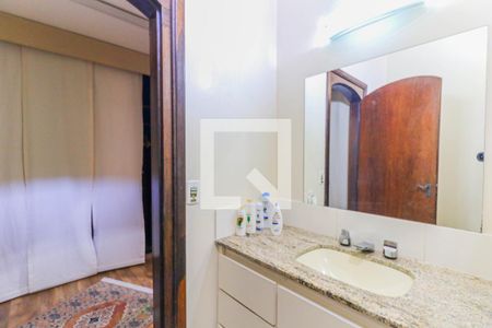 Casa à venda com 800m², 5 quartos e 8 vagasBanheiro Suíte 2