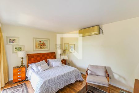 Casa à venda com 800m², 5 quartos e 8 vagasSuíte 1