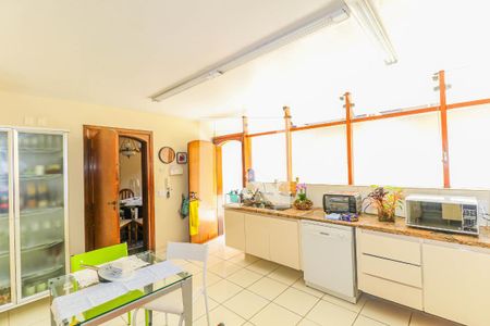 Casa à venda com 800m², 5 quartos e 8 vagasCozinha