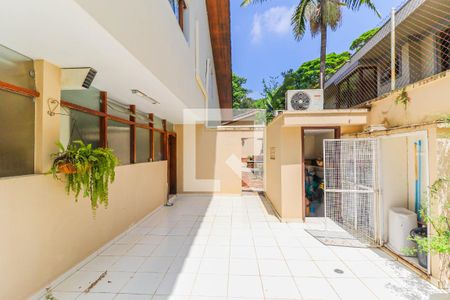 Casa à venda com 800m², 5 quartos e 8 vagasQuintal
