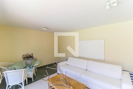 Casa à venda com 800m², 5 quartos e 8 vagasArea comum Salão