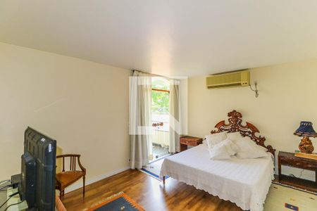 Casa à venda com 800m², 5 quartos e 8 vagasSuíte 2