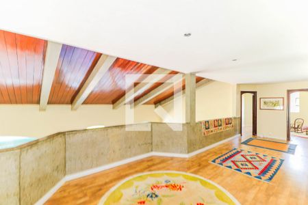 Casa à venda com 800m², 5 quartos e 8 vagasHall Quartos