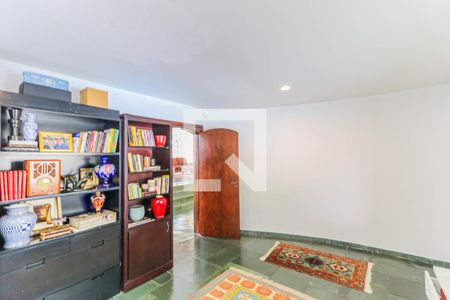 Casa à venda com 800m², 5 quartos e 8 vagasEscritório