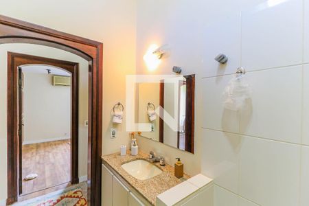 Casa à venda com 800m², 5 quartos e 8 vagasBanheiro