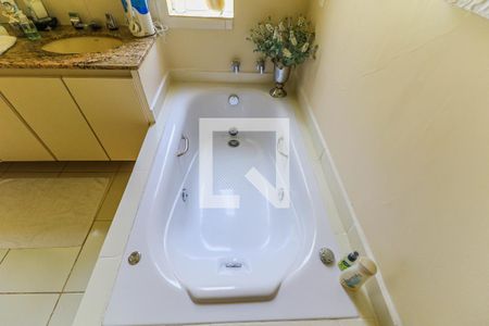 Casa à venda com 800m², 5 quartos e 8 vagasBanheiro Suíte 1