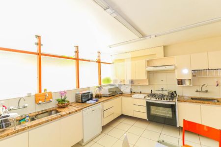 Casa à venda com 800m², 5 quartos e 8 vagasCozinha