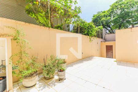 Casa à venda com 800m², 5 quartos e 8 vagasQuintal