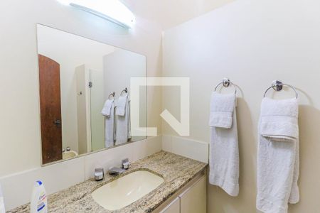 Casa à venda com 800m², 5 quartos e 8 vagasBanheiro Suíte 2