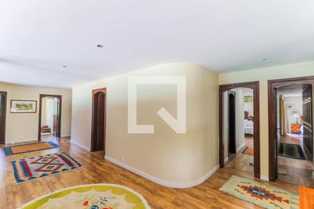 Casa à venda com 800m², 5 quartos e 8 vagasHall Quartos