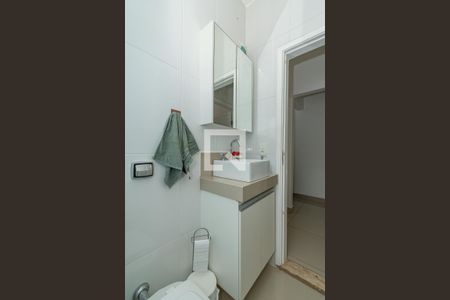 Casa à venda com 90m², 2 quartos e 8 vagas Casa à venda com 90m², 2 quartos e 8 vagasBanheiro Corredor