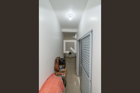 Casa à venda com 90m², 2 quartos e 8 vagas Casa à venda com 90m², 2 quartos e 8 vagasCorredor