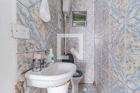 Banheiro de casa para alugar com 1 quarto, 20m² em Parque Roseira, Carapicuíba