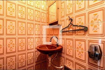 Casa à venda com 160m², 3 quartos e 3 vagasBanheiro 4