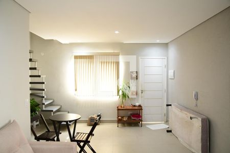 Sala de casa de condomínio para alugar com 2 quartos, 60m² em Chácara Ondas Verdes, Cotia