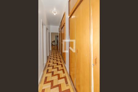 Corredor de apartamento à venda com 3 quartos, 102m² em Santa Cecília, Porto Alegre