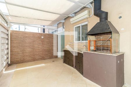 Casa de condomínio à venda com 145m², 3 quartos e 2 vagas Casa de condomínio à venda com 145m², 3 quartos e 2 vagasEspaço Fundos