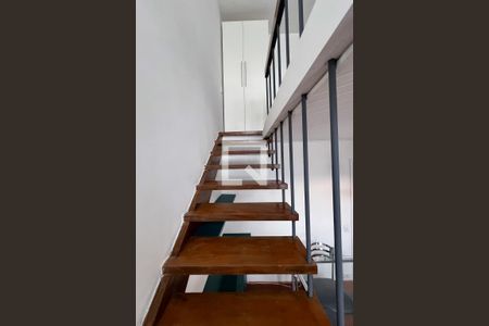 Apartamento para alugar com 57m², 1 quarto e 1 vaga Apartamento para alugar com 57m², 1 quarto e 1 vagaEscada