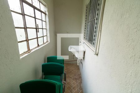 Casa à venda com 180m², 6 quartos e 2 vagas Casa à venda com 180m², 6 quartos e 2 vagasÁrea de Serviço