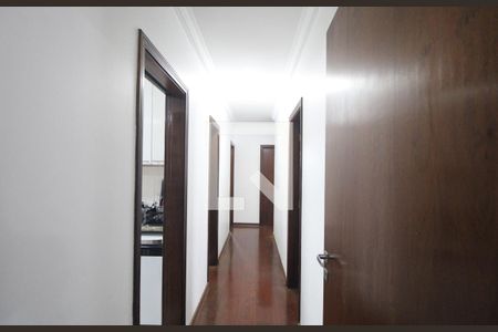 Corredor de apartamento para alugar com 4 quartos, 167m² em Vila Sofia, São Paulo